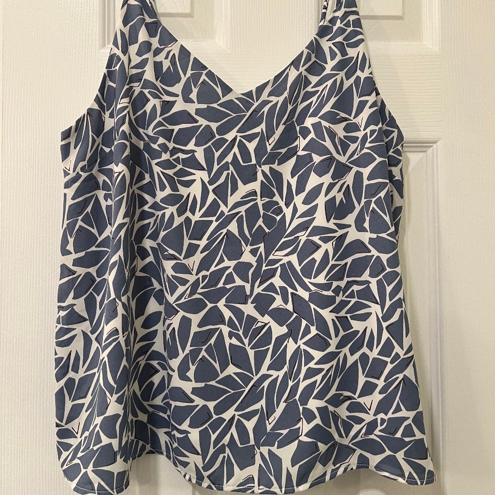 GILLI  - Strappy V-Neck Tank Top